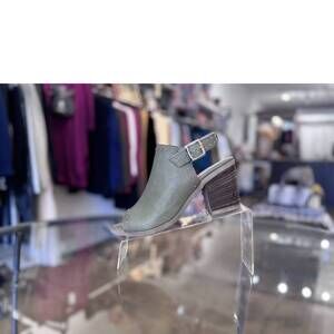 NEW ERIC MICHAEL women's tabitha slingback heel sandal in olive